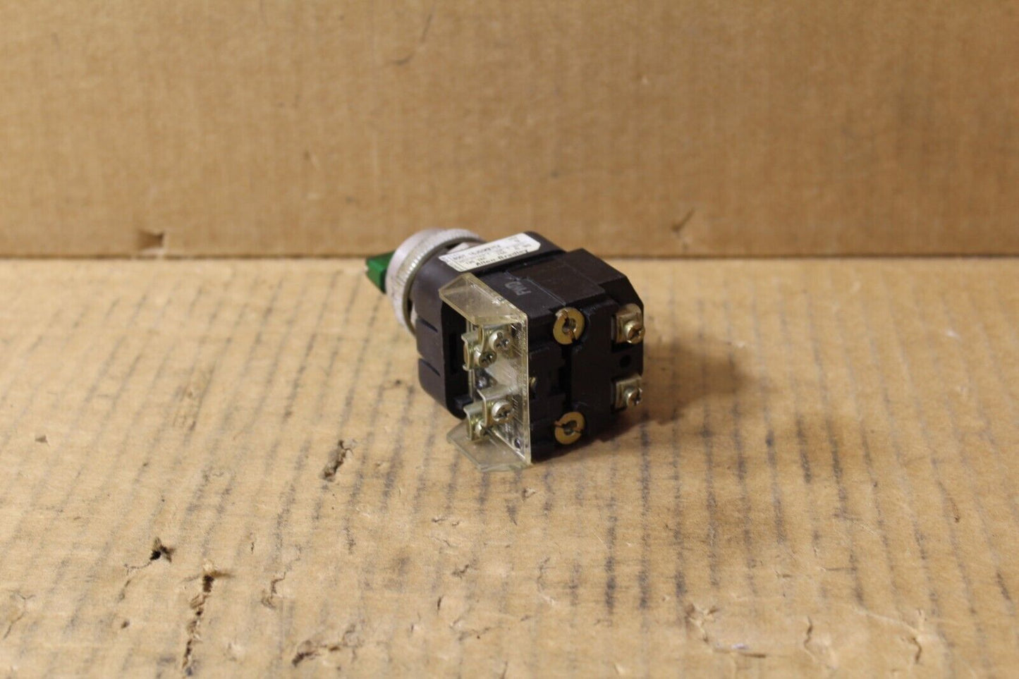 Allen-Bradley 800T-16JG5KB7CX Green Illuminated Selector Switch