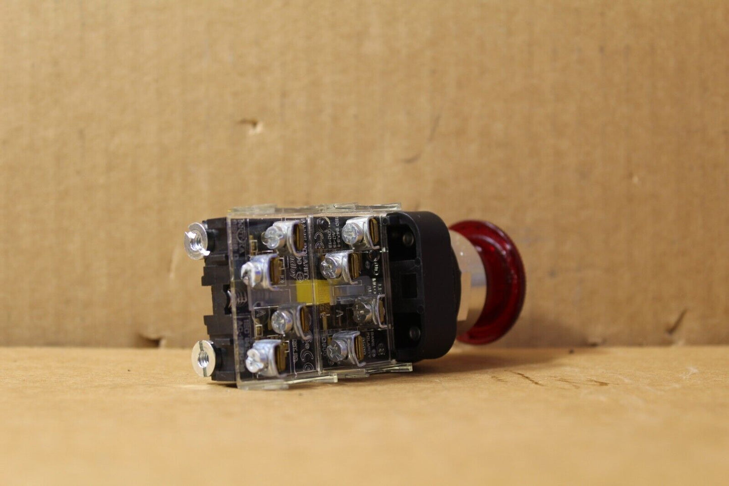 Allen-Bradley 800T-FXTP16RA1 Red Push Button