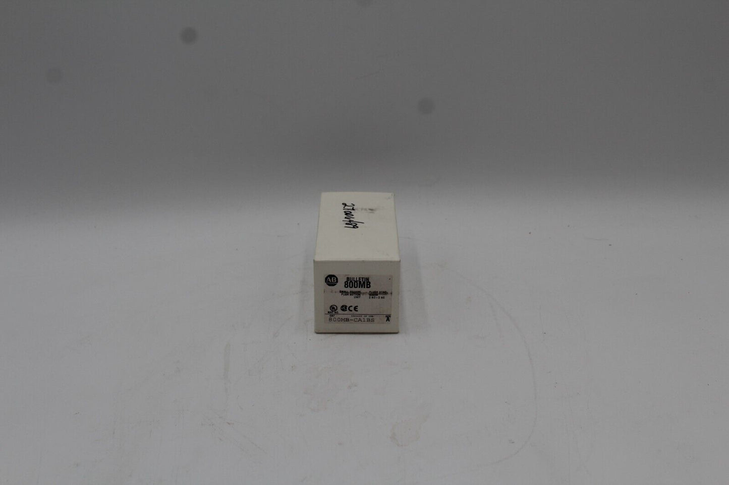 Allen-Bradley 800MB-CA1BS Small Square Push Button