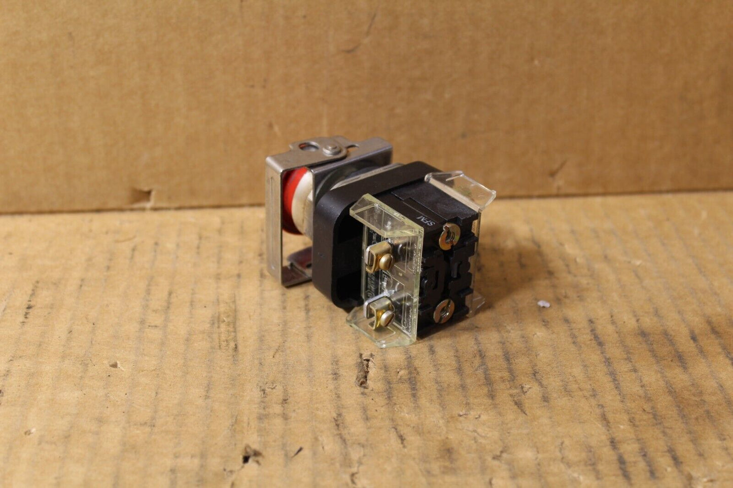 Allen-Bradley 800T-FX A5 Red Push Button