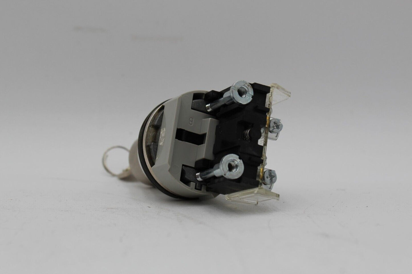 Allen-Bradley 800T-H48 2-Position Keyed Selector Switch