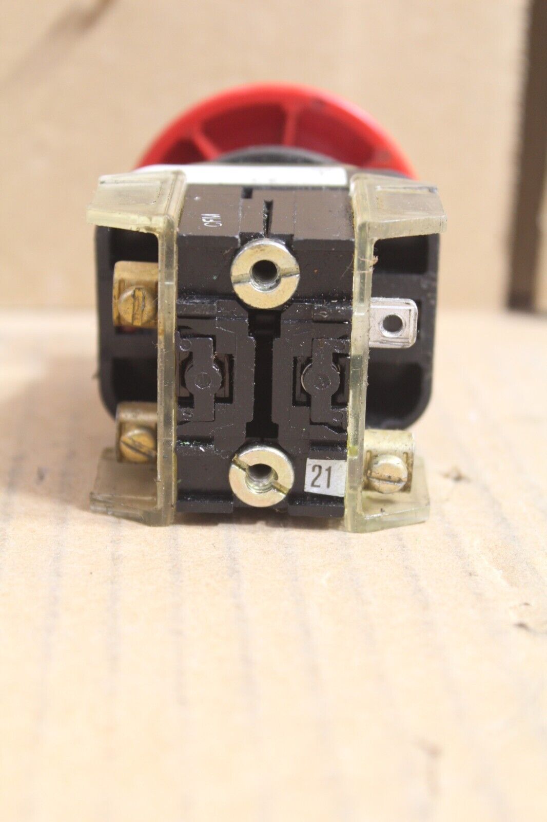 ALLEN-BRADLEY 800T-FXJM6A SER. T RED MUSHROOM PUSH BUTTON