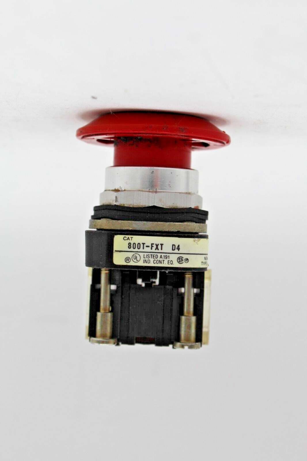 Allen-Bradley 800T-FXT D4 2-Position Red Push Button