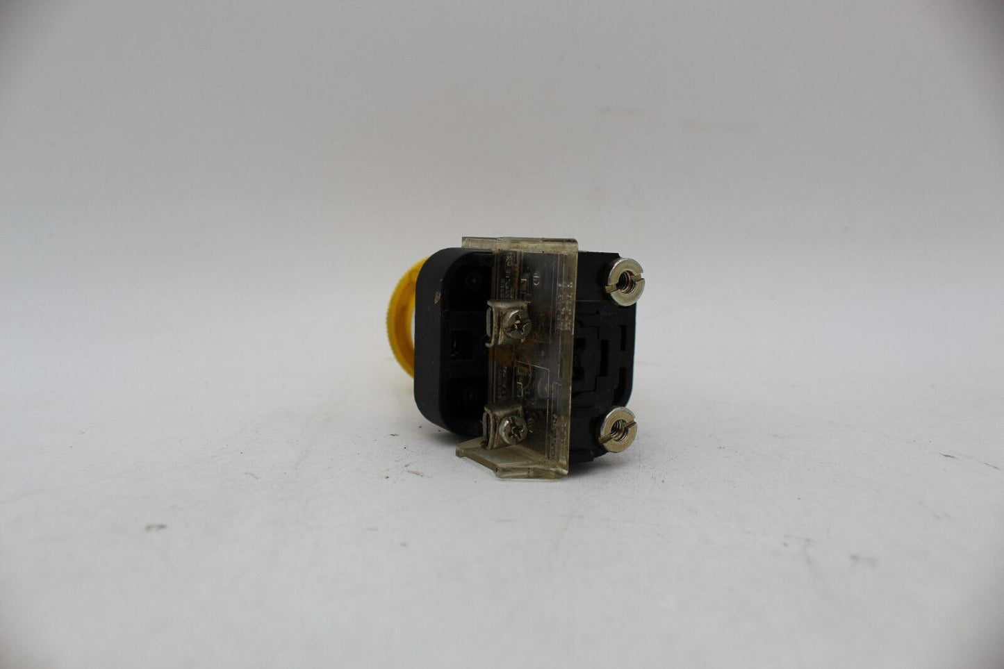 Allen-Bradley 800T-FX D4 Yellow Push Button