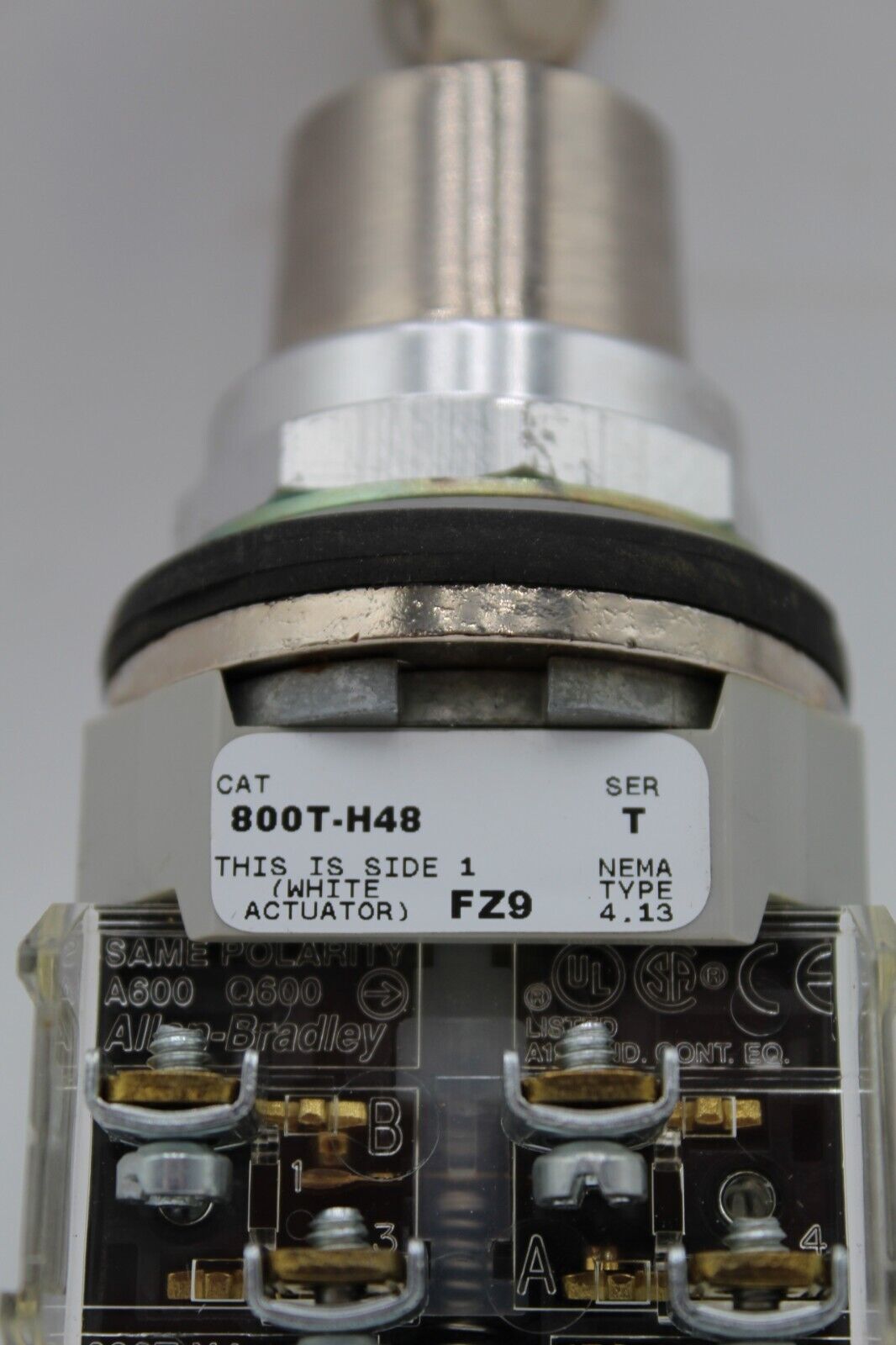 Allen-Bradley 800T-H48 2-Position Keyed Selector Switch