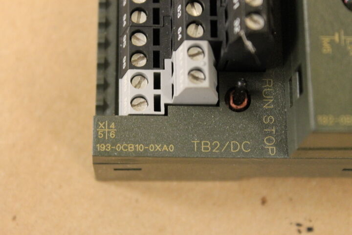 SIEMENS ET200B-32DO BLOCK/OUTPUT 6ES7 132-0BL01-0XB0 AND 6ES7 193-0CB10-0XA0
