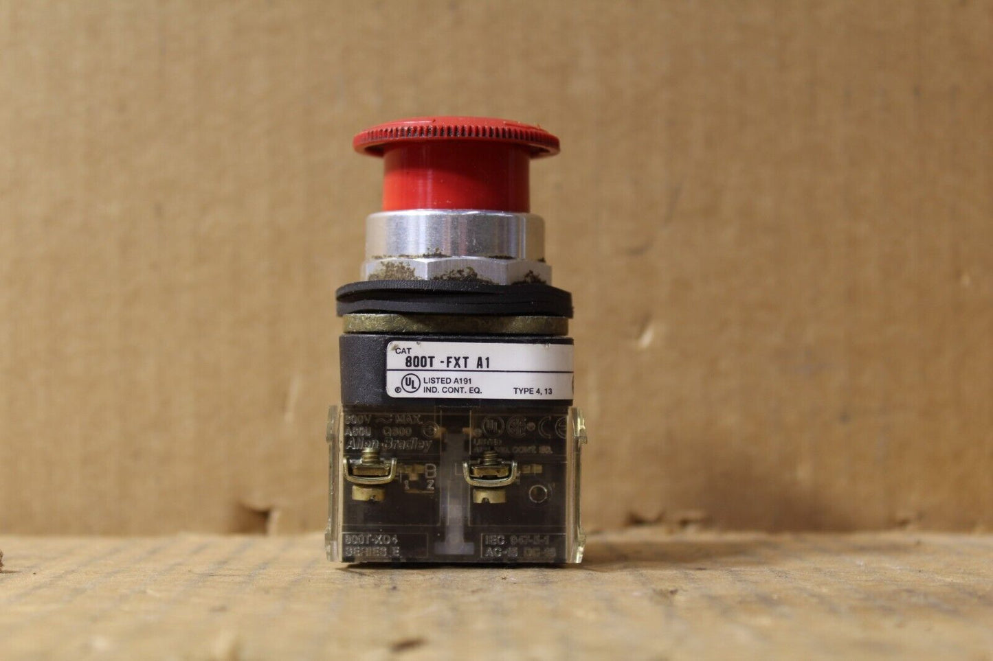Allen-Bradley 800T-FXTA1 Red Twist Push Button