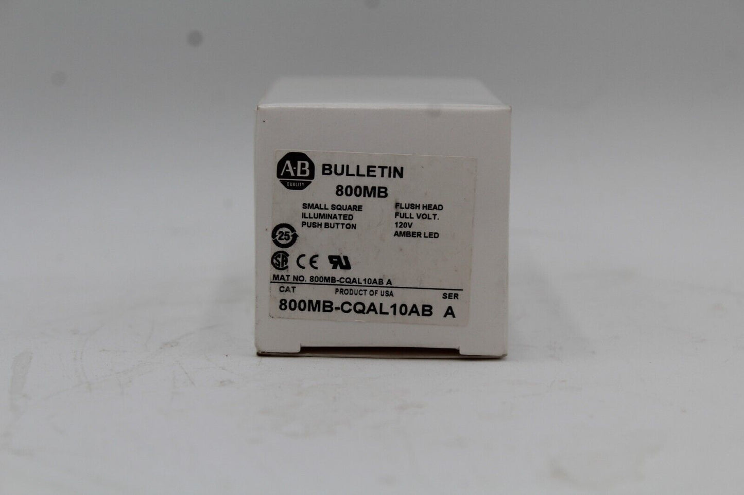 Allen-Bradley 800MB-CQAL10AB Small Square Illuminated Push Button