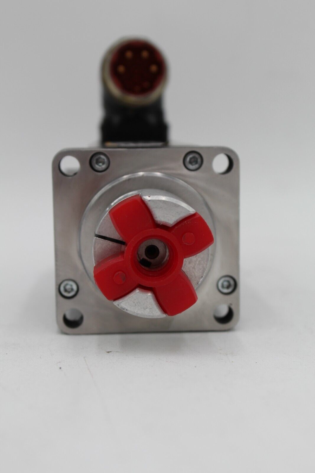 Allen-Bradley VPL-B0631T-PJ12AA Low Inertia Servo Motor