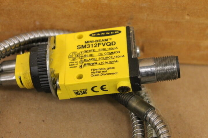 BANNER SM312FVQD SENSOR WITH ATTACHMENTS