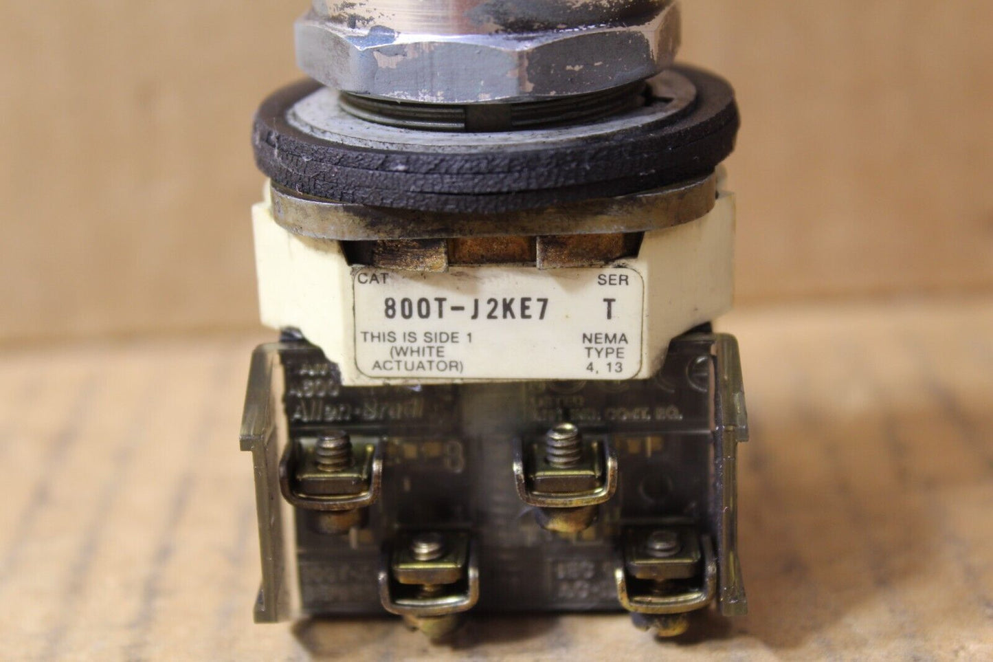 Allen-Bradley 800T-J2KE7 Switch
