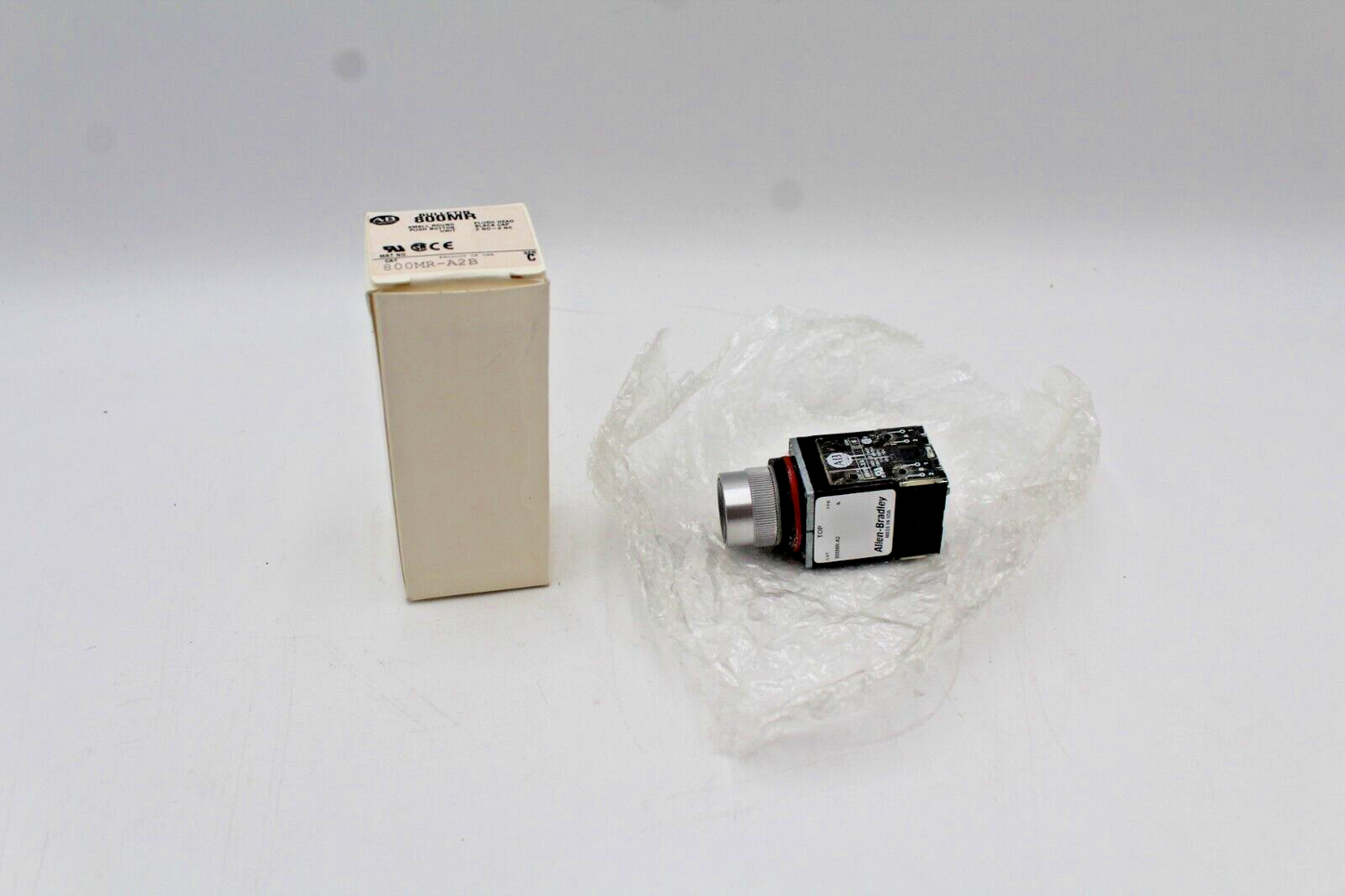 Allen-Bradley 800MR-A2B Small Round Flush Head Push Button