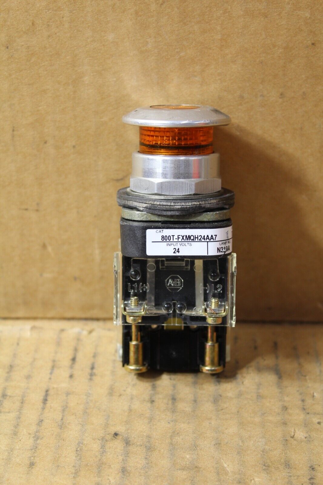 Allen-Bradley 800T-FXMQH24AA7 Amber Push Button