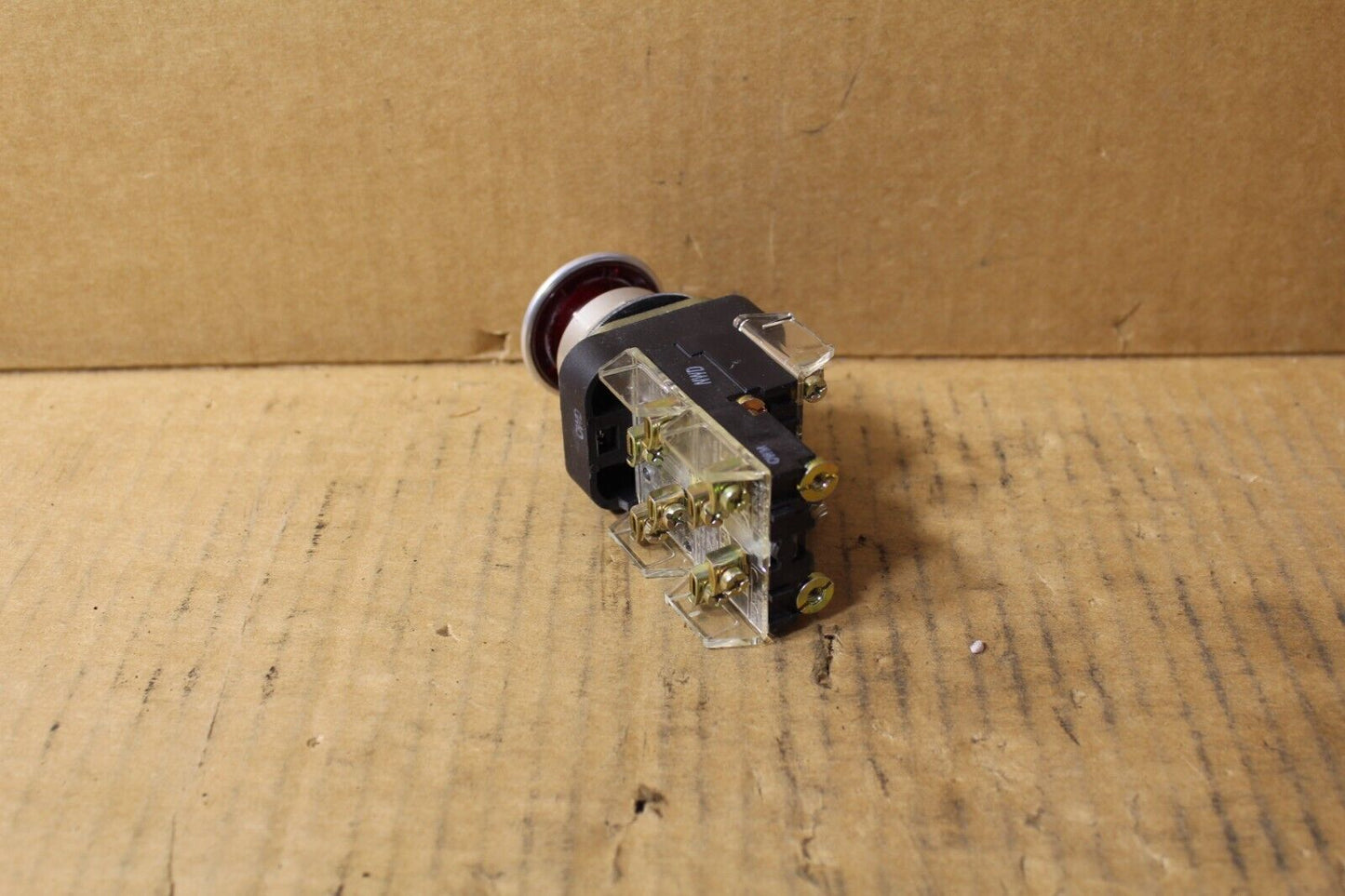 Allen-Bradley 800T-FXQH24RA1 Red Mushroom Push Button