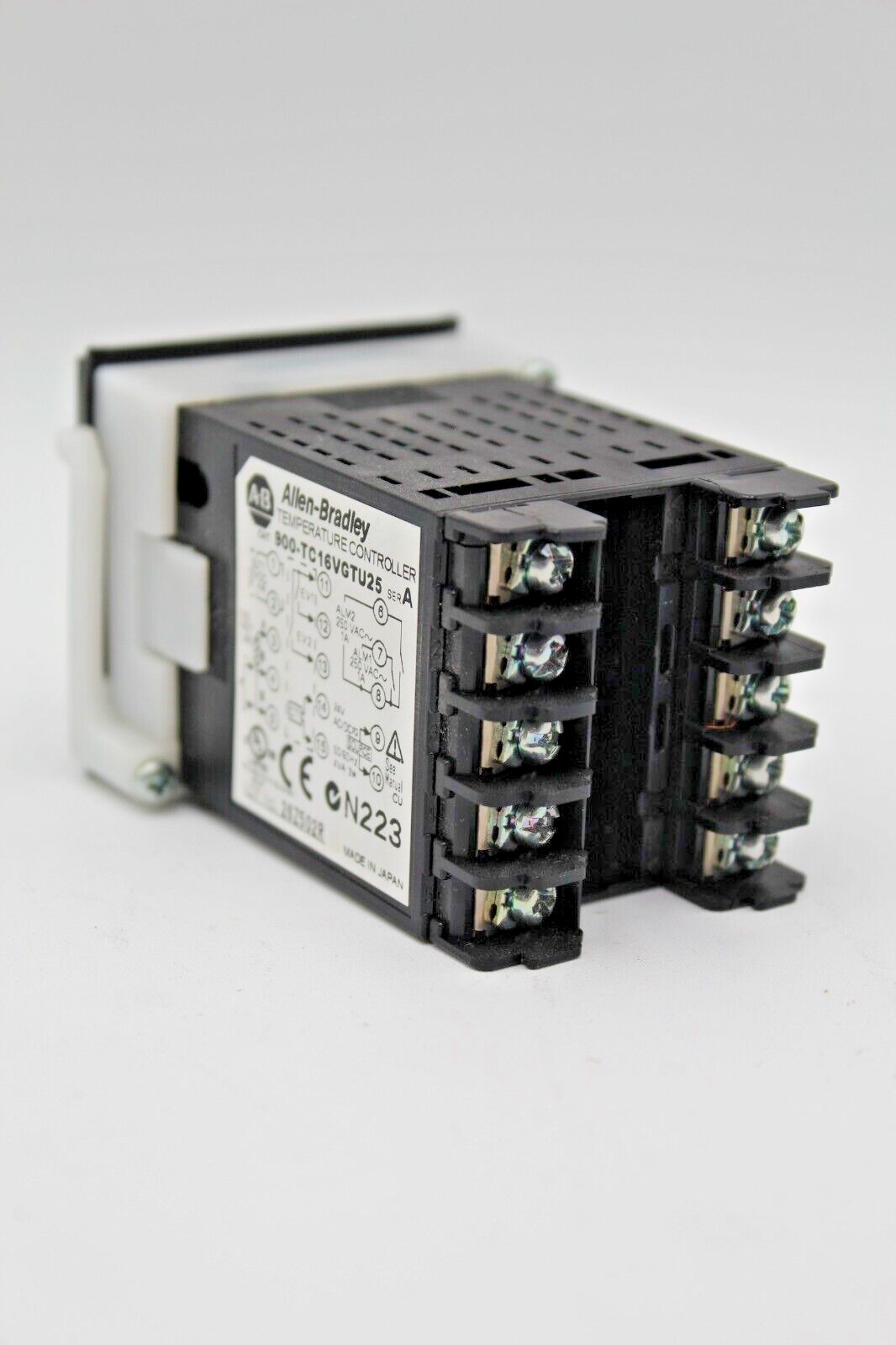 Allen-Bradley 900-TC16VGTU25 Temperature Controller