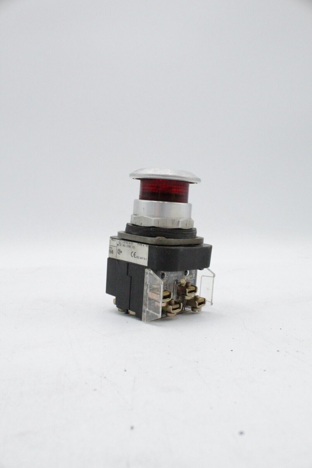 Allen-Bradley 800T-FXP16RA1 Red Illuminated Push/Pull Operator Switch