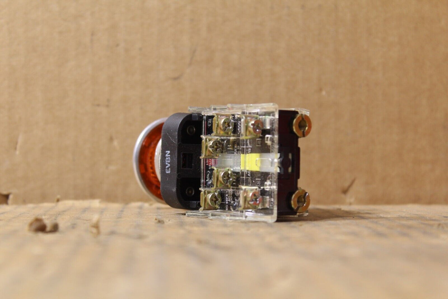 Allen-Bradley 800T-FXMQH24AA7 Amber Push Button