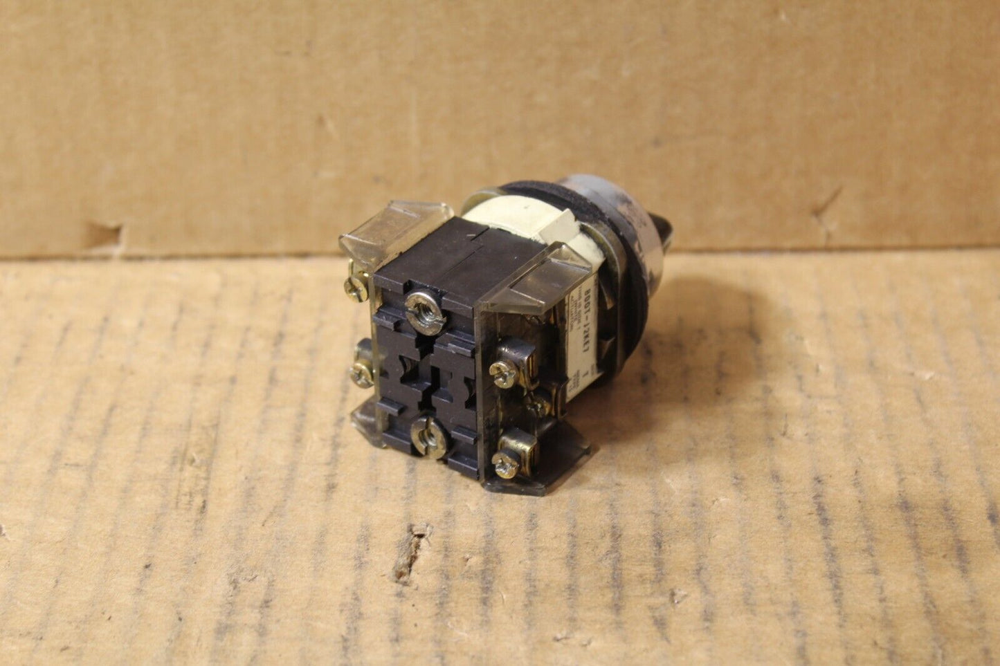 Allen-Bradley 800T-J2KE7 Switch