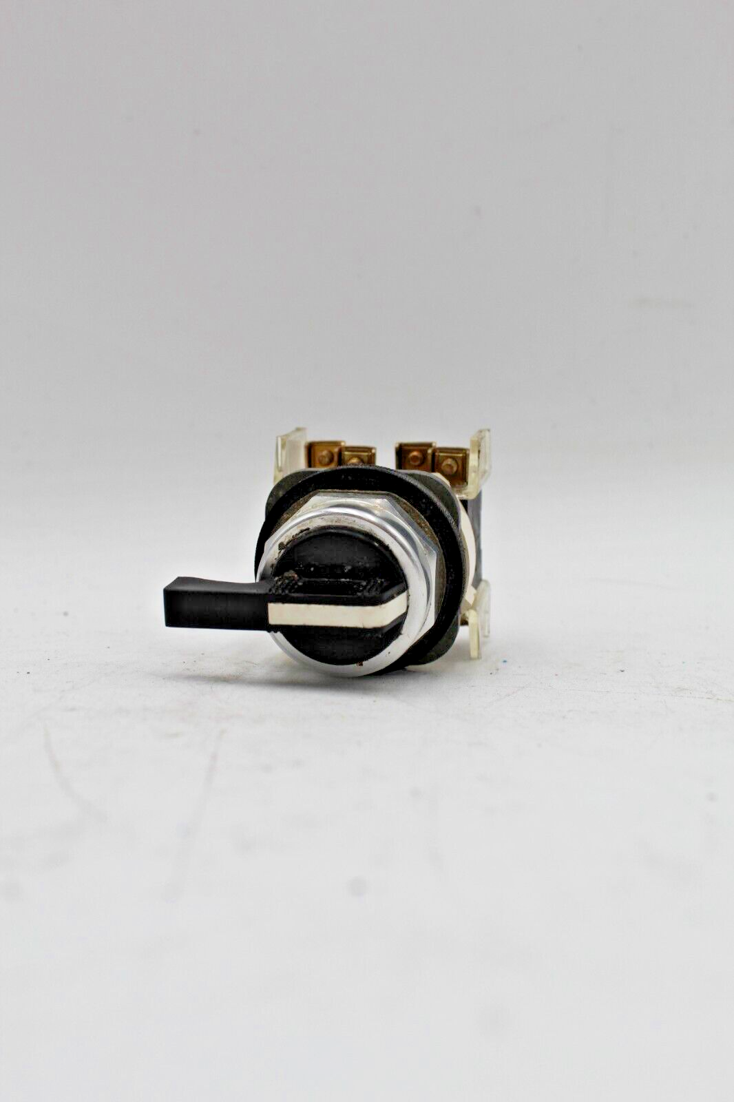 Allen-Bradley 800T-J17KC1 3-Position Maintained Selector Switch