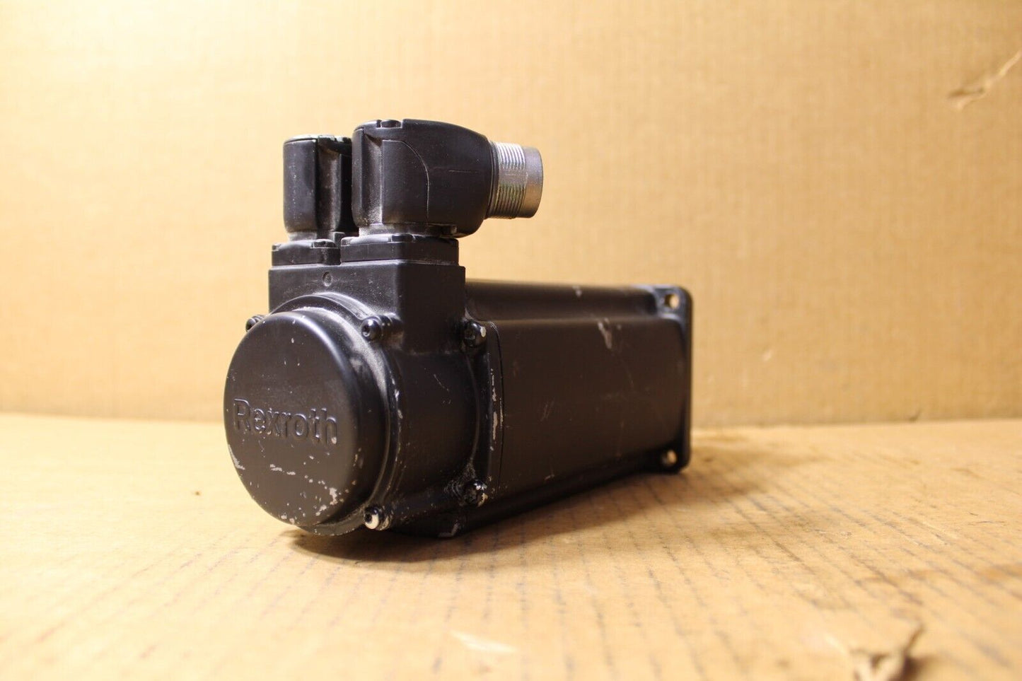 Rexroth Indramat MSK040C-0600-NN-S1-UP0-NNNN 3-Phase Permanent Magnet Motor