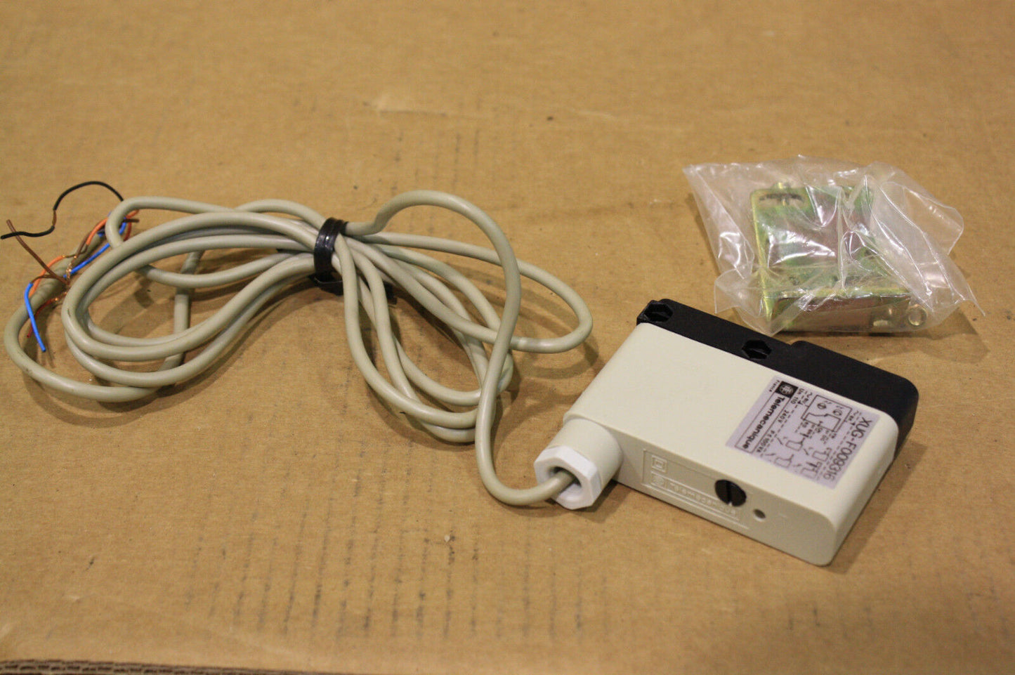 TELEMECANIQUE XUGH1401222 PHOTO ELECTRIC SENSOR AMPLIFIER