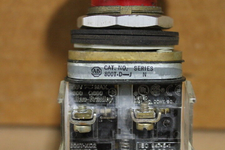 ALLEN-BRADLEY 800T-D RED PUSH BUTTON