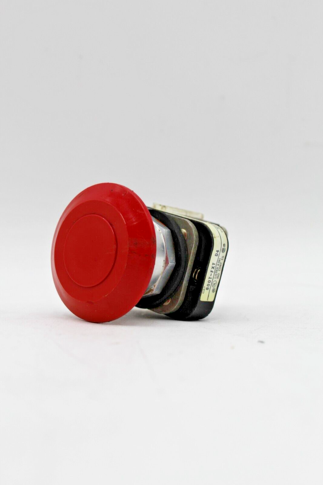 Allen-Bradley 800T-FXT D4 2-Position Red Push Button