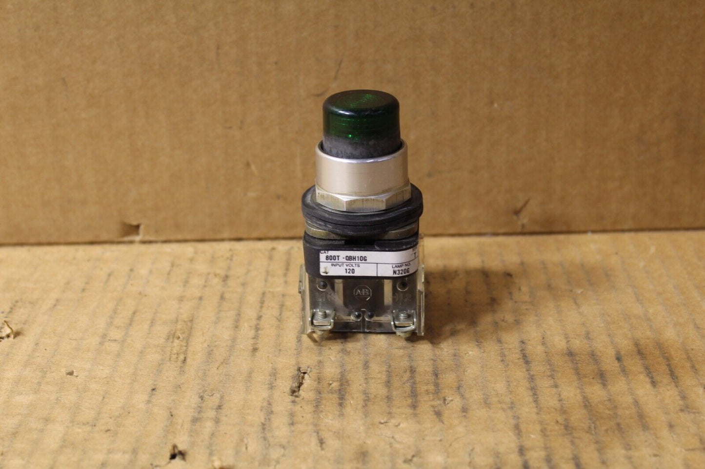 Allen-Bradley 800T-QBH10G Green Push Button
