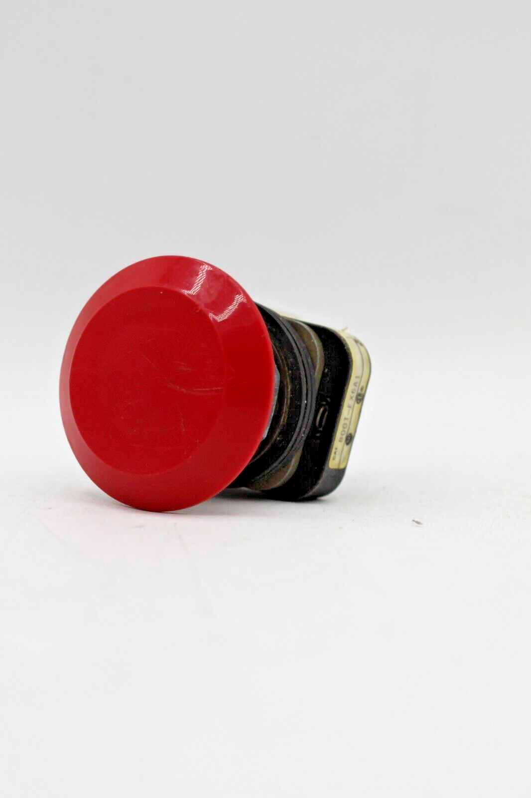 Allen-Bradley 800T-FXT6A1 2-Position Red Push Button