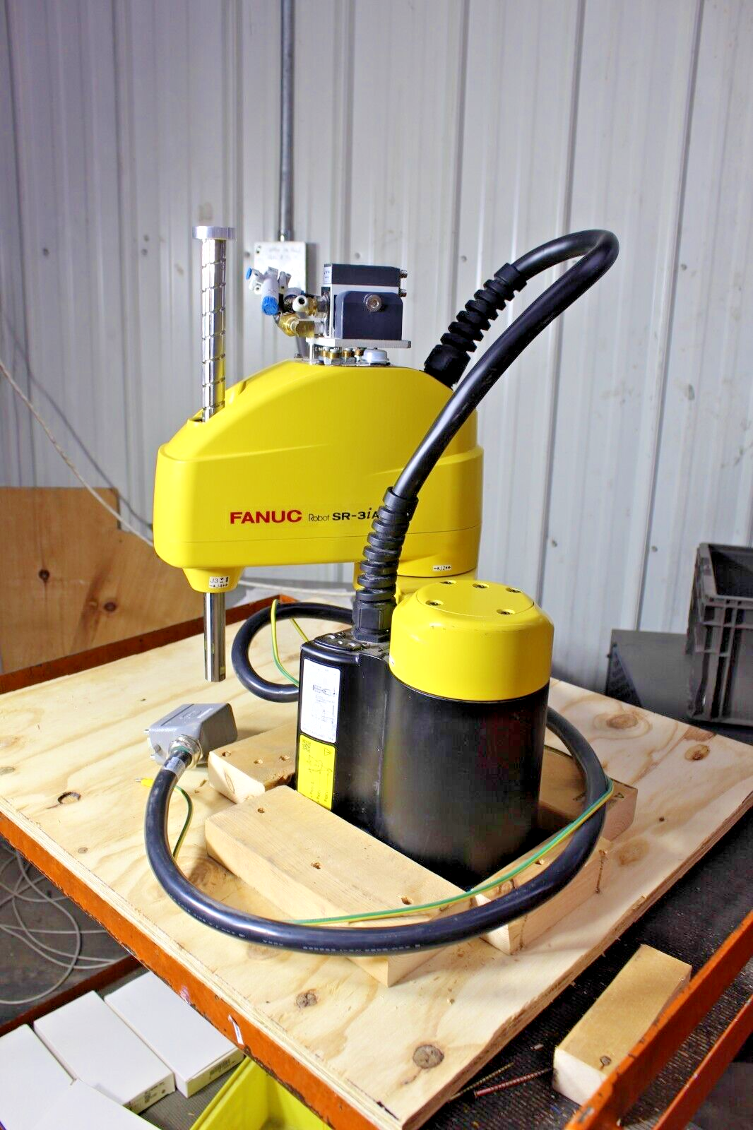 Fanuc Robot SR-3ia Scara w/Matching R-30ib Controller and Pendant 09-2020 200hrs