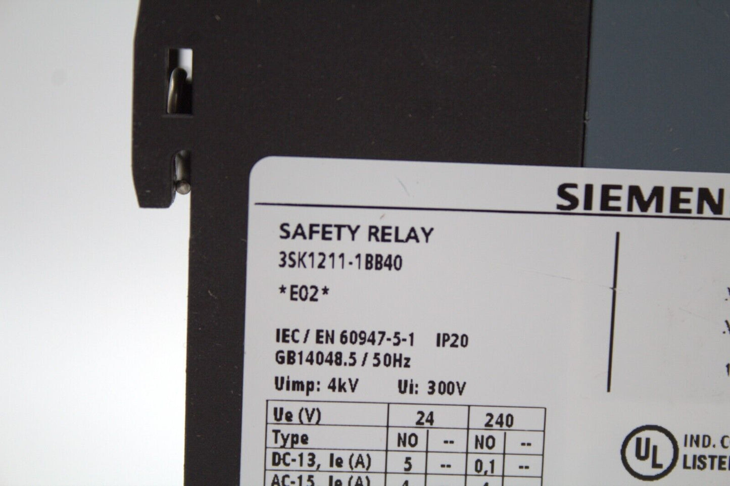 Siemens 3SK1211-1BB40 Safety Relay