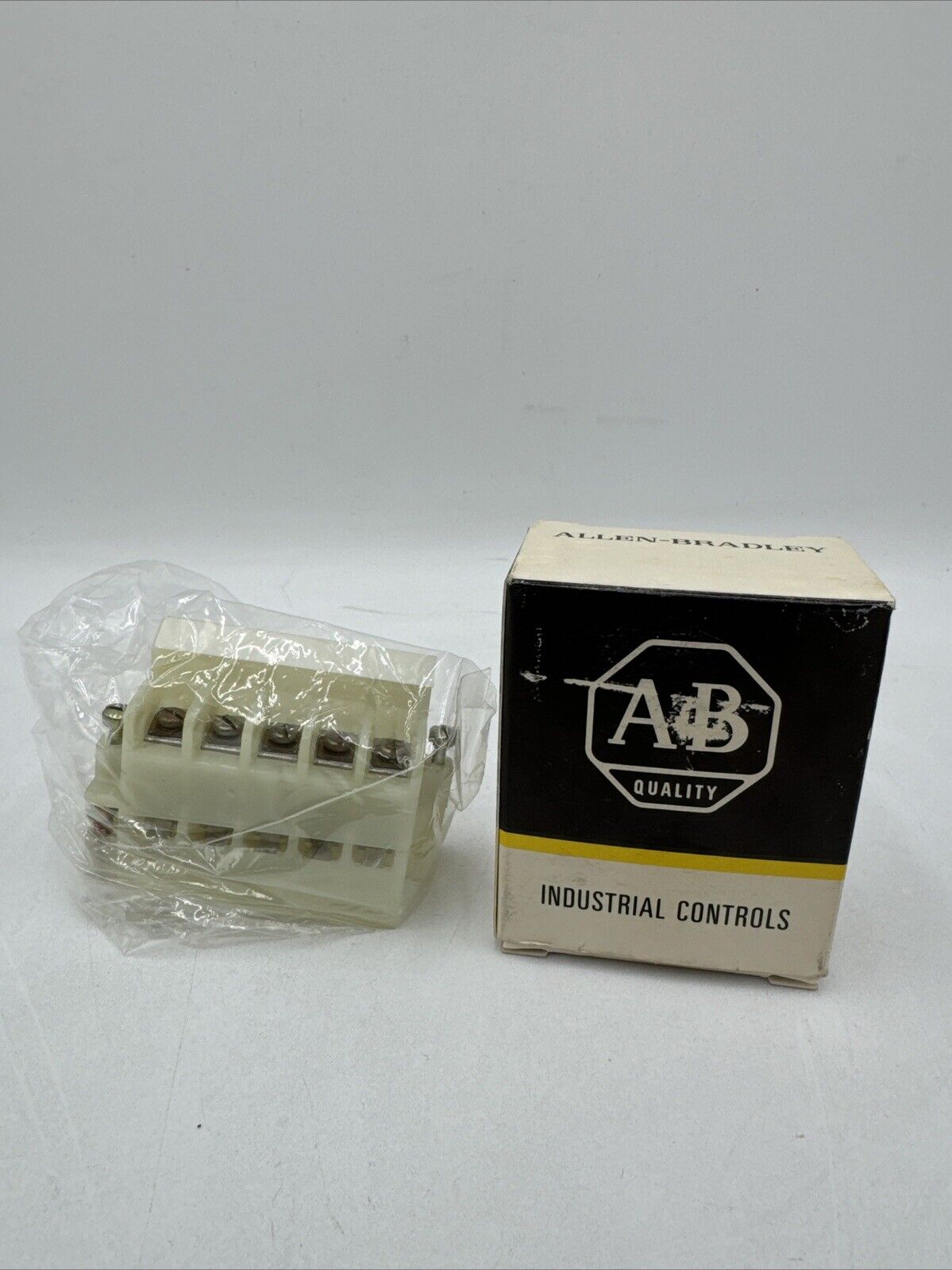 Allen-Bradley 1492-EC85 Manual Motor Starter