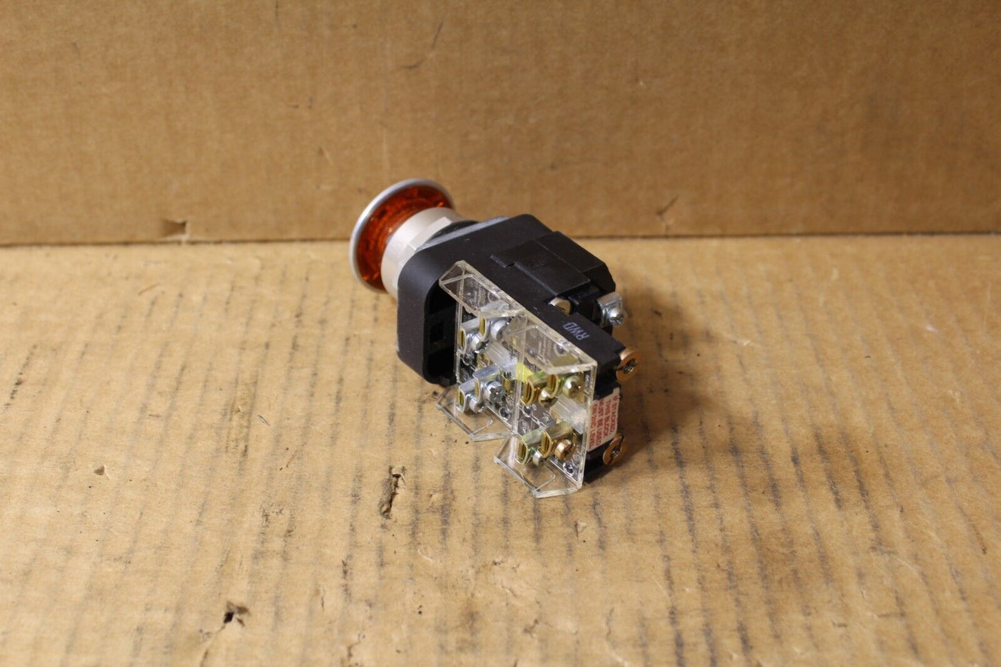 Allen-Bradley 800T-FXP16AA1 Amber Mushroom Pushbutton