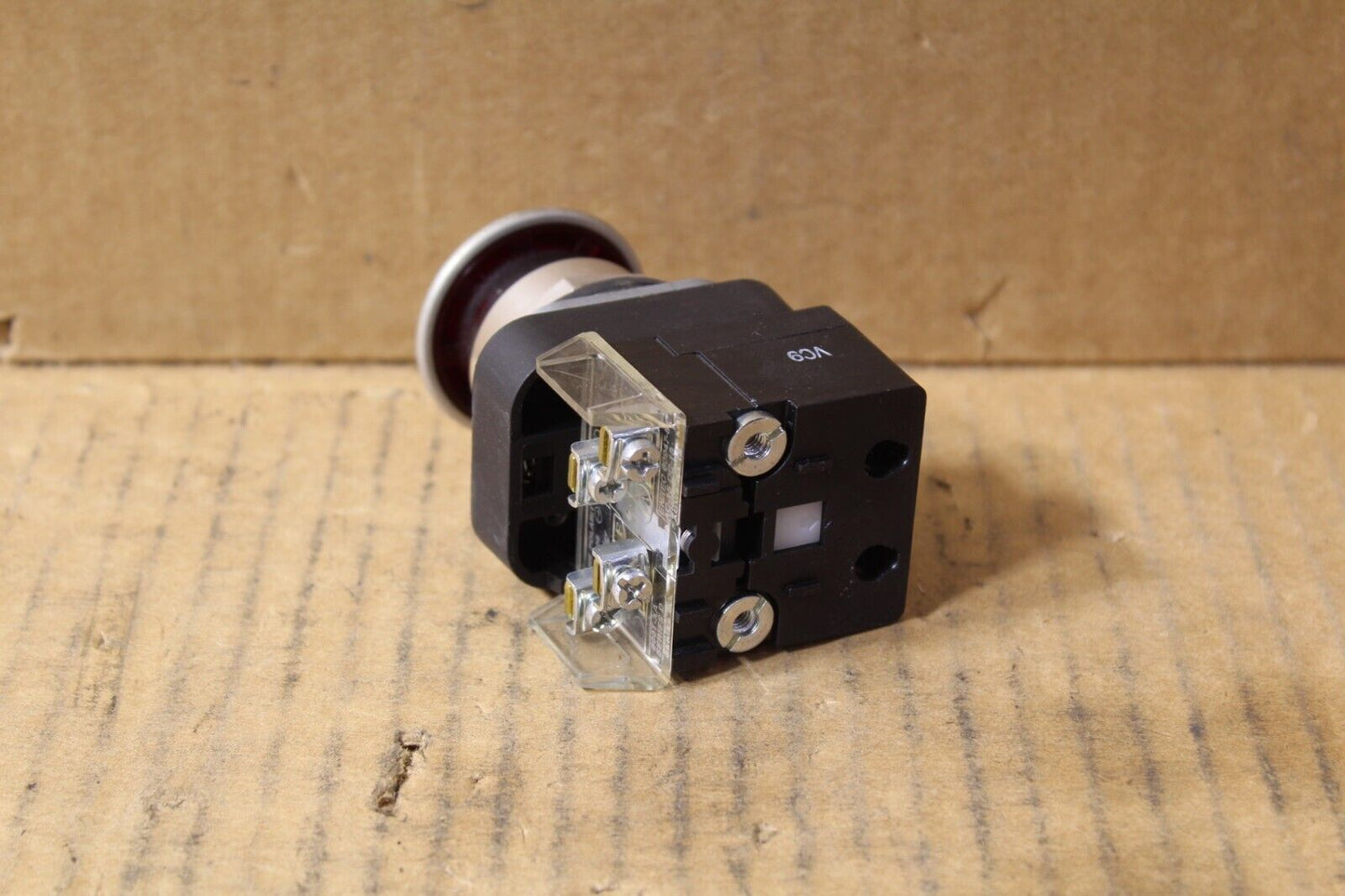 Allen-Bradley 800T-FXQH2RA Red Mushroom Push Button