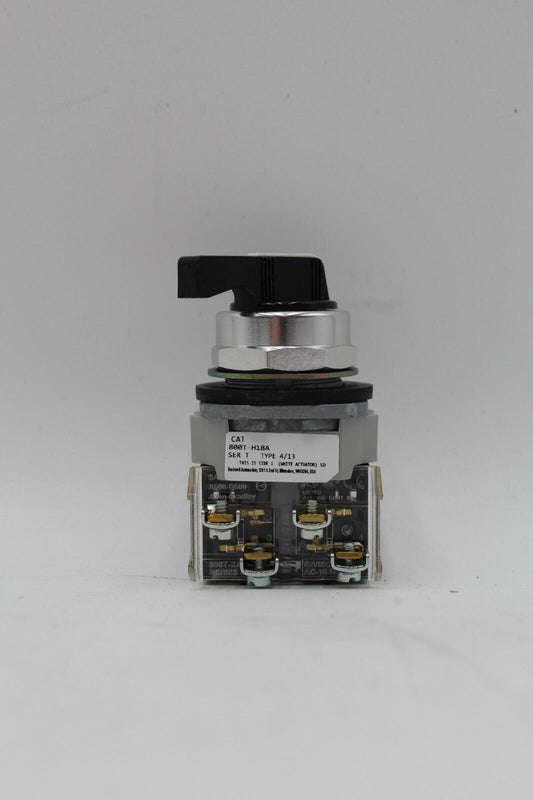 Allen-Bradley 800T-H18A 2-Position Selector Switch
