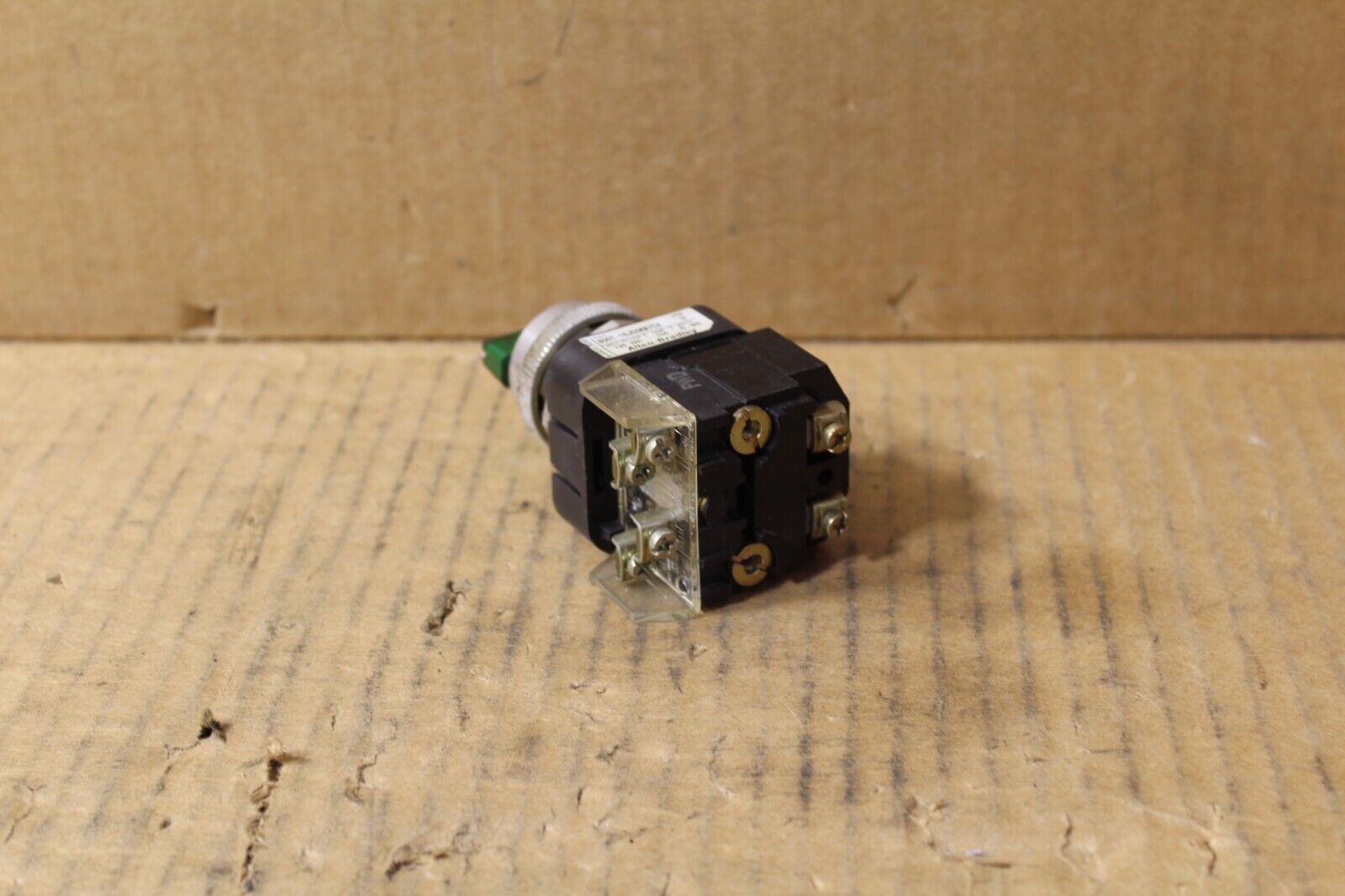 Allen-Bradley 800T-16JG5KB7CX Green Illuminated Selector Switch