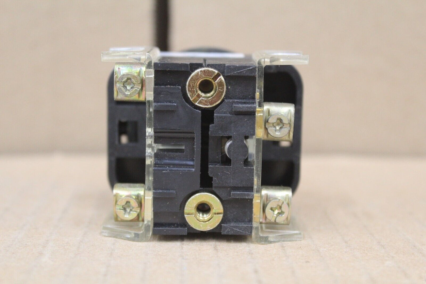 Allen Bradley 800T-QBH24RD1 Amber Push Button