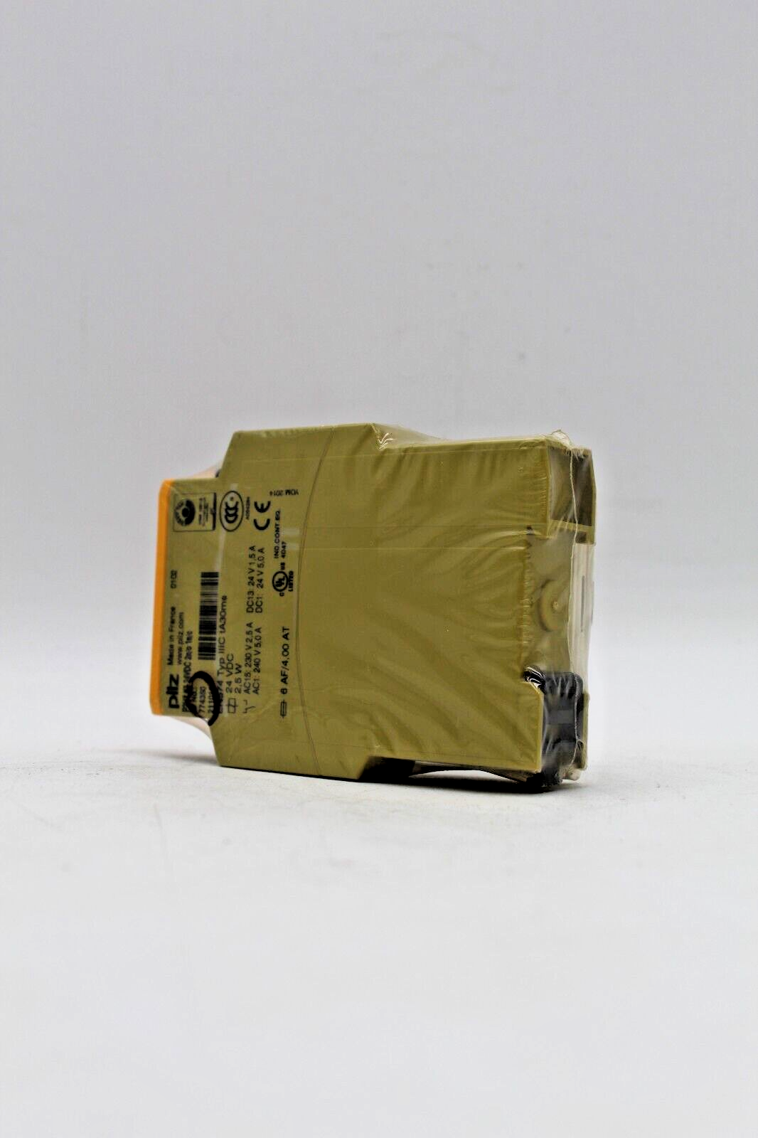 Pilz 774350 Two-Hand Safety Relay