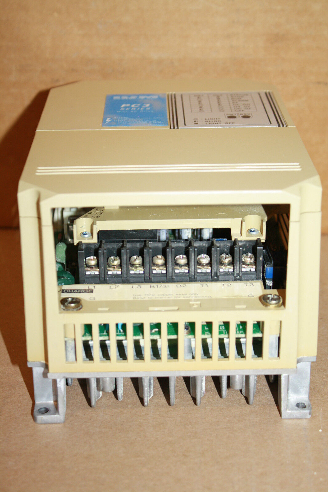 IDM CONTROLS CIMR-PCU40P2 5HP MINI AC DRIVE