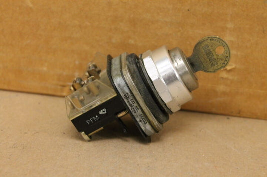 ALLEN BRADLEY 800T-E14 SER P SELECTOR SWITCH 