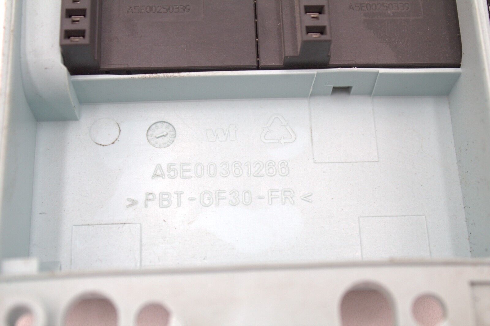 Siemens A5E00361266 (PBT-GF30-FR) 1-Slot Rack