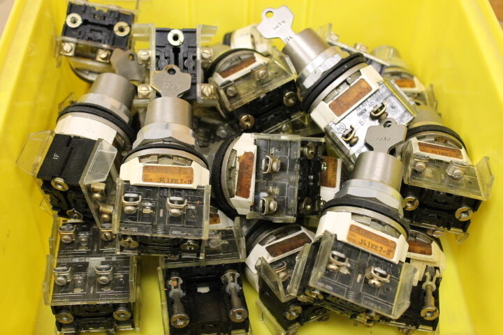 ALLEN-BRADLEY 800T-J41KE7 SER. N SWITCH