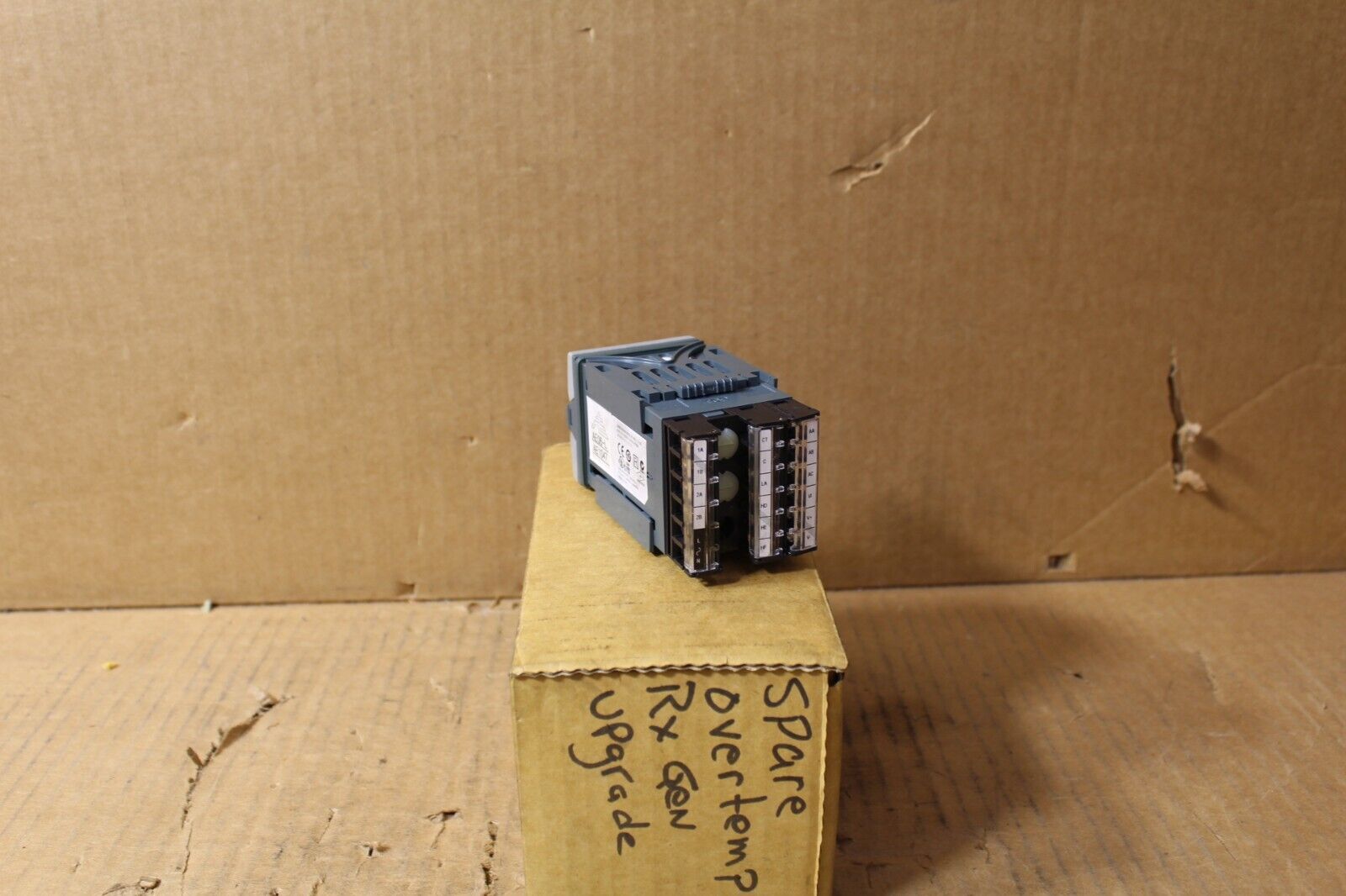 Eurotherm 3216I/FM/VH/RRXX/R/4XL/S/ENG/ENG F0956  Temperature Controller