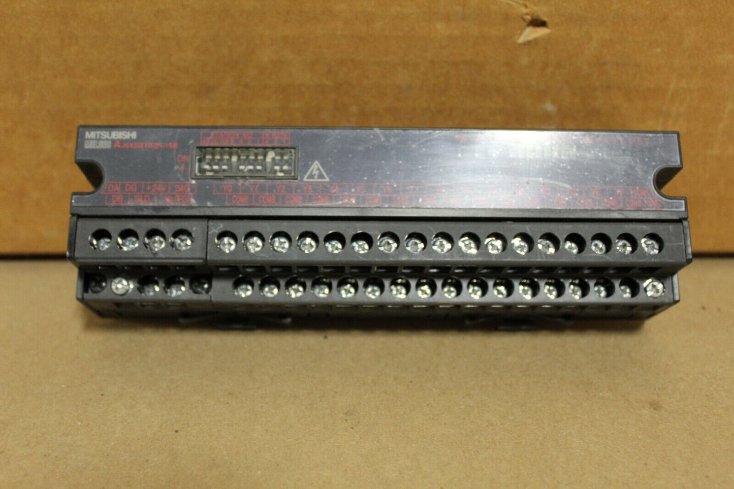 Mitsubishi AJ65SBTB2N-16R Relay Output Terminal