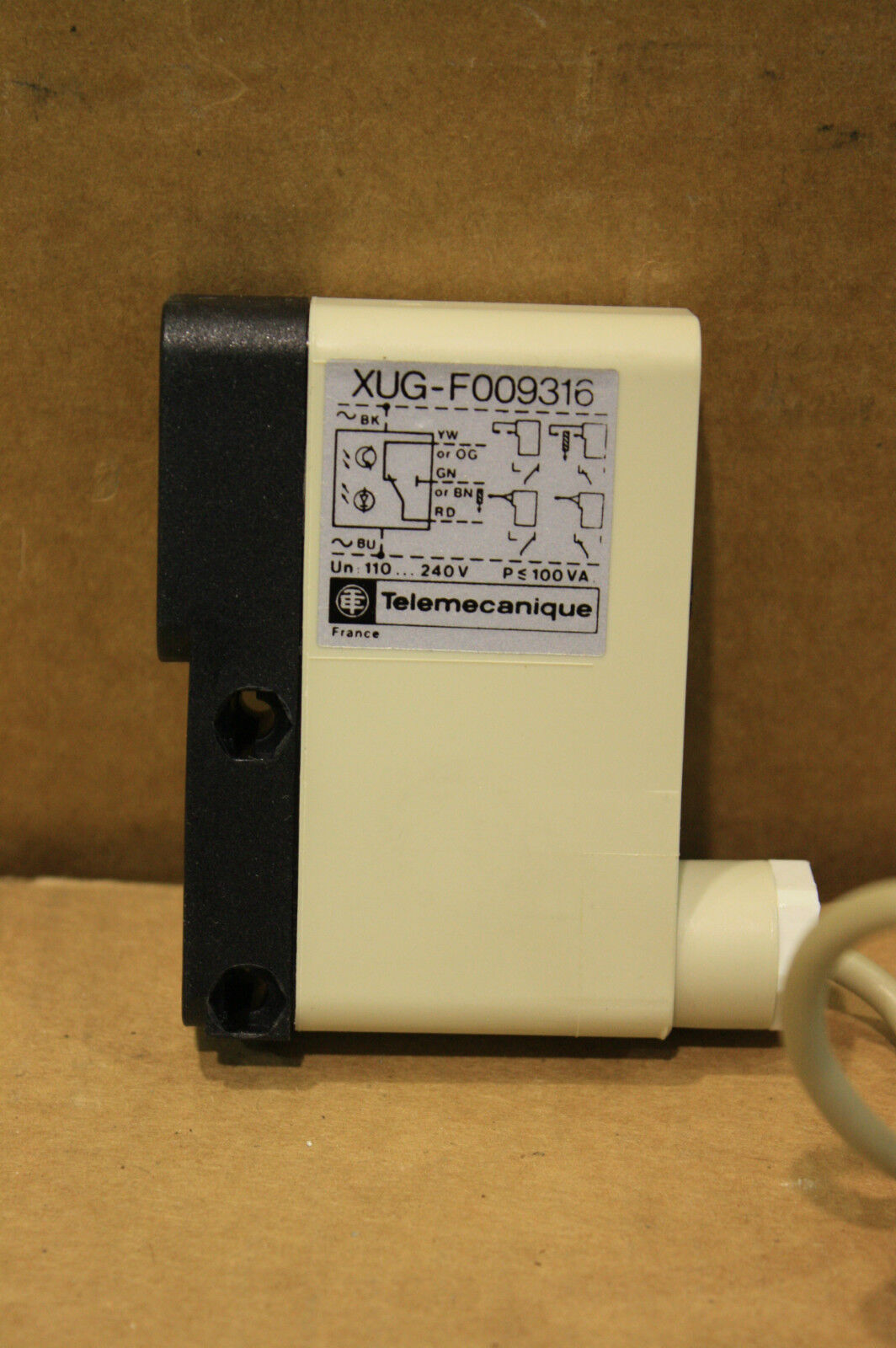 TELEMECANIQUE XUGH1401222 PHOTO ELECTRIC SENSOR AMPLIFIER