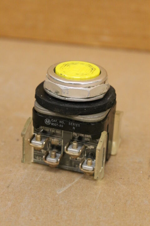 ALLEN-BRADLEY 800T-A9 SER. N YELLOW PUSH BUTTON