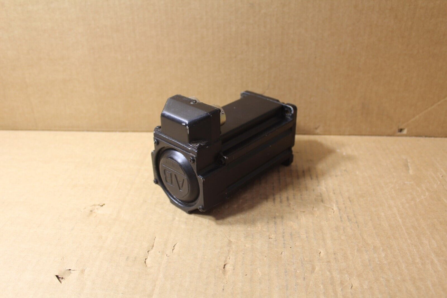 Allen-Bradley MPL-A330P-HK22AA Servo Motor