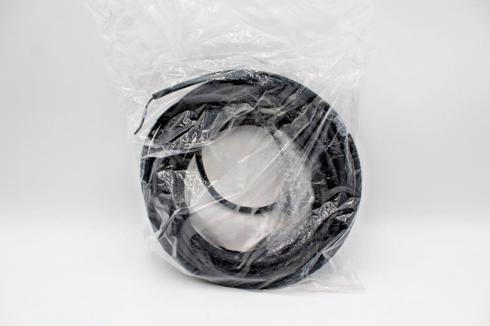 Allen-Bradley 2090-UXNBMP-18S15 Non-Flexible Cable