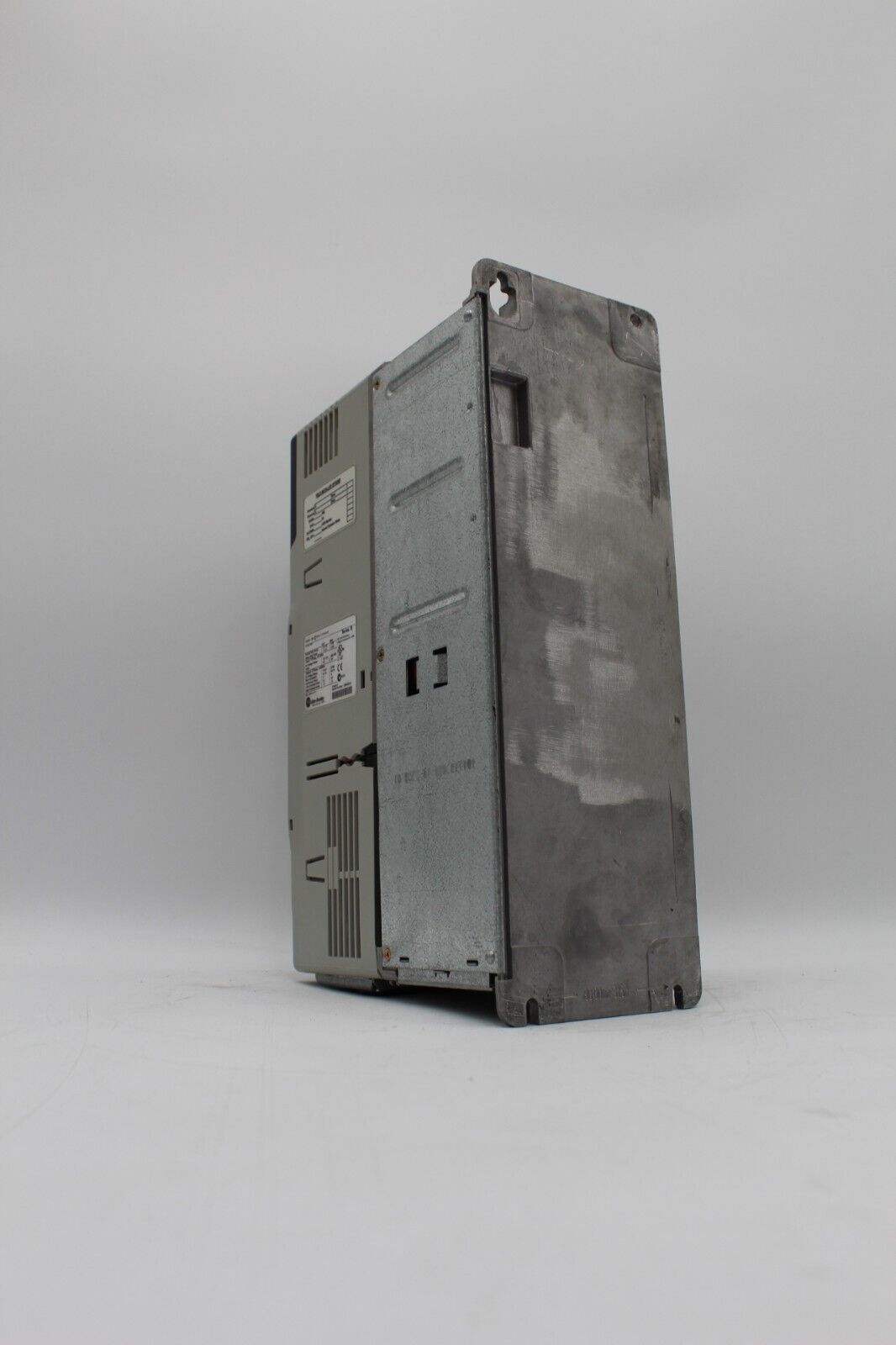 Allen-Bradley 20BD5P0A3AYNANC0 PowerFlex 700 AC Drive (Small Crack)