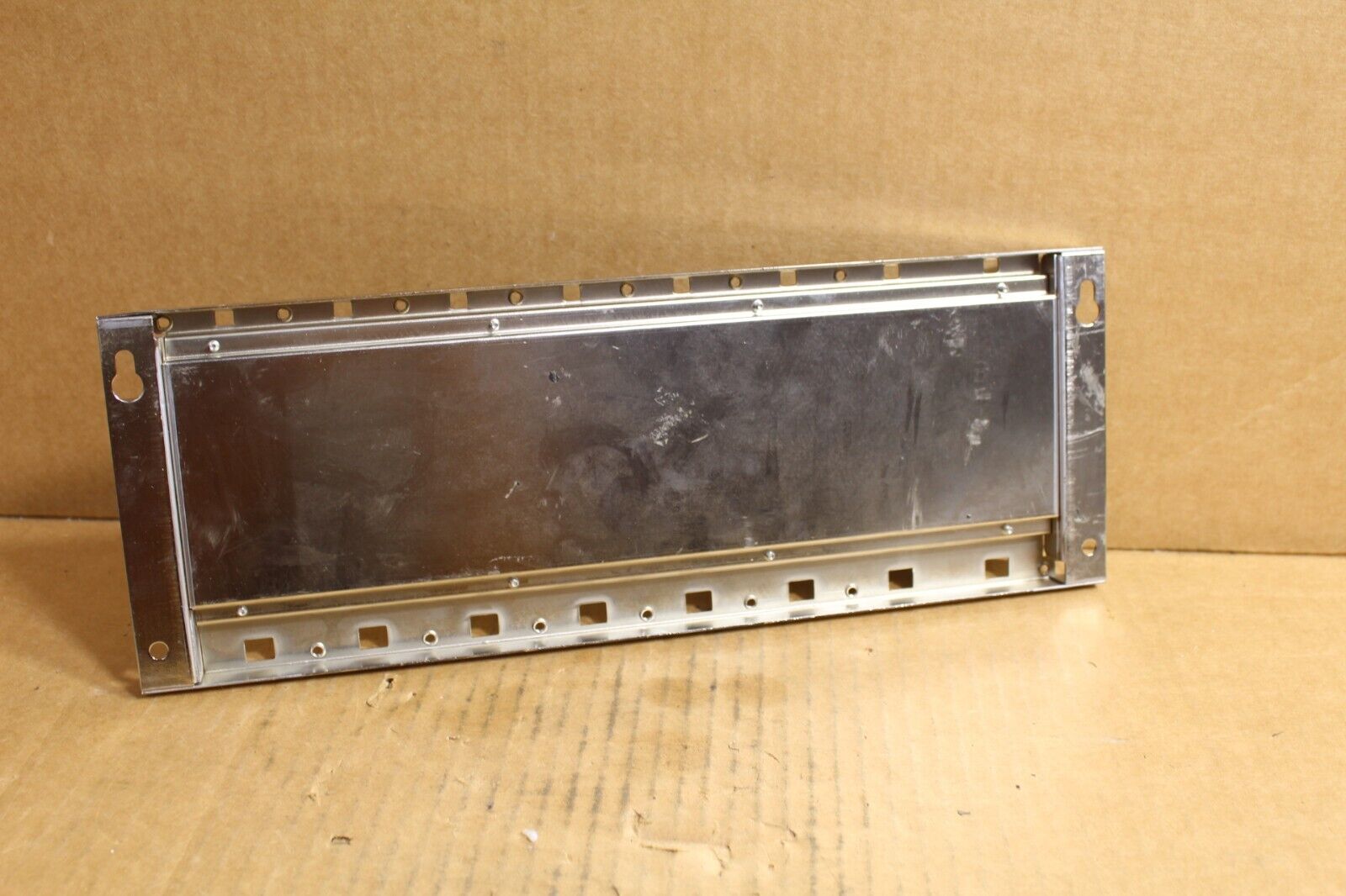 Yaskawa JEPMC-MB210 Power Supply Mount Base